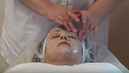 Gesicht-Hals-Dekollete-Massage im Kosmetikstudio Seerose